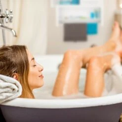 Relaxdays LAMELL Mobile Pensile Bagno Bianco, Armadietto Con Portasciugamani, Mobiletto In Bambù, HxLxP: 66 X 62 X 20 Cm -Villeroyit Negozio 10720478 3